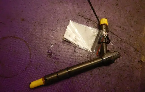 Opel Combo C Fuel injector TJBB01901D