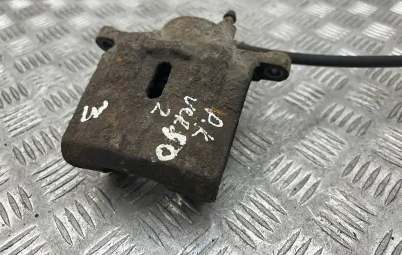 Toyota Corolla Verso E121 Front brake caliper