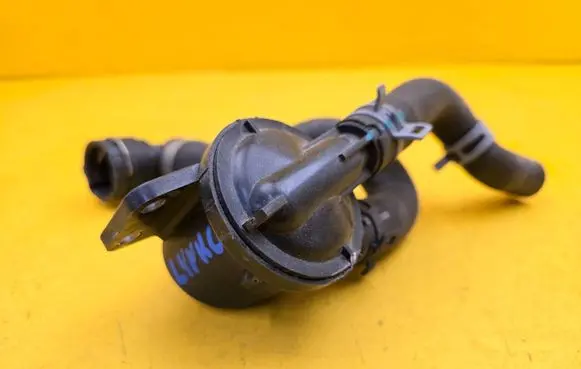 Lynk u0026 co 01 Water pump 31686567