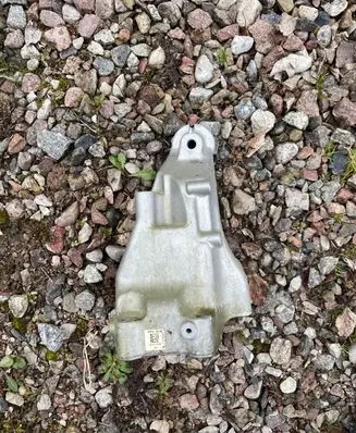 Mercedes-Benz C W205 Engine mounting bracket A6512234304