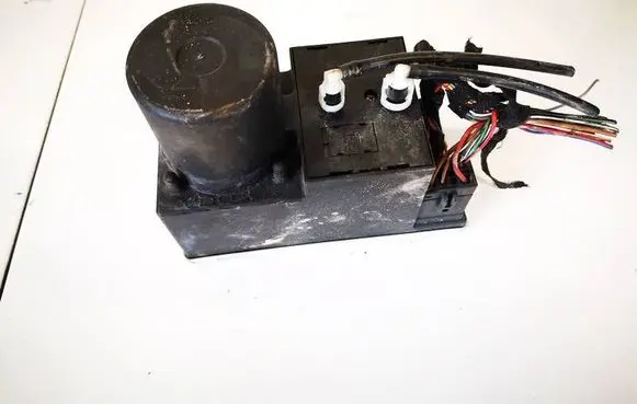 Audi A4 S4 B5 8D Vacuum pump 8l0862257d