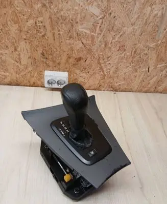 Volvo V70 Gear shifter/selector P30759279