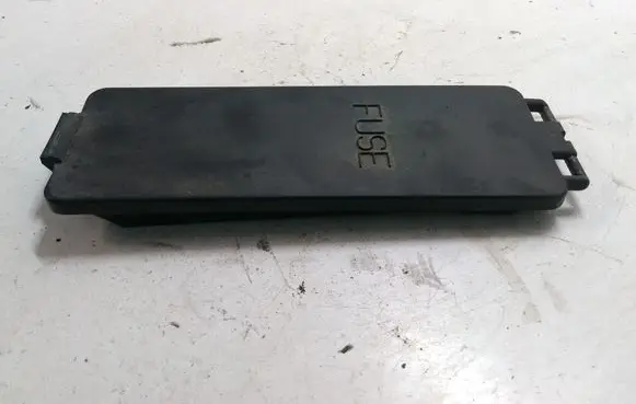 Volvo V70 Fuse box cover 3515984