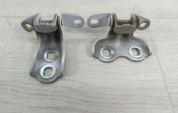 Opel Crossland X Front door upper hinge 10372Opel