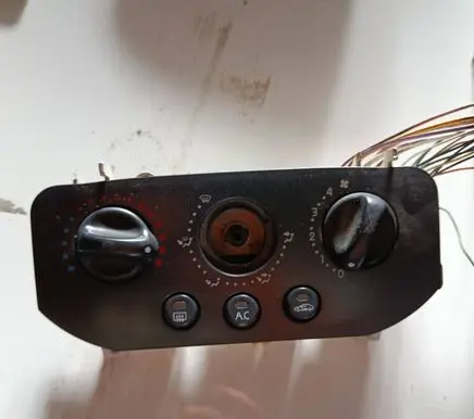 Renault Clio III Climate control unit 654982E 0832A3