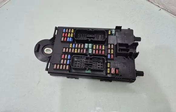 Volvo S60 Fuse module 32209198