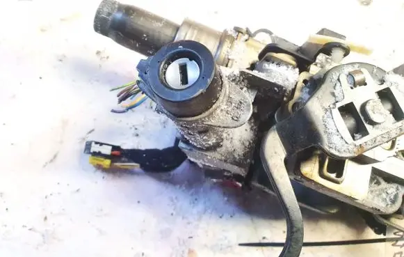 Volkswagen PASSAT B5.5 Ignition lock contact 