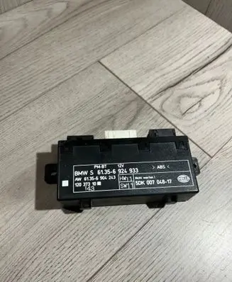 BMW 5 E39 Door control unit/module 6924933 61356924933 5DK00704817