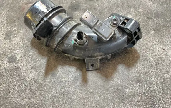 Mercedes-Benz A W177 Turbo air intake inlet pipe/hose A2820905700