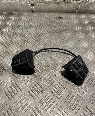 Steering wheel buttons/switches