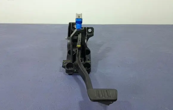 Ford Mustang VI Accelerator throttle pedal FR3C2D094AD
