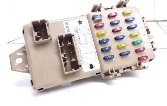 Subaru Impreza II Fuse module LB100601B 111114