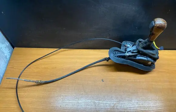 BMW 7 E38 Gear shifter/selector 14237500