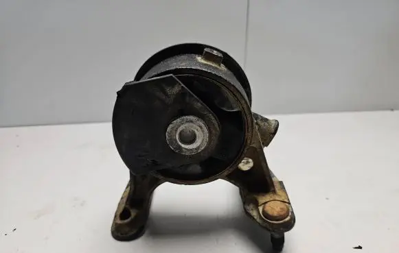 Toyota RAV 4 (XA30) Engine mount bracket AV84678