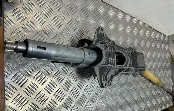 Mercedes-Benz C AMG W205 Steering wheel axle A2054620005