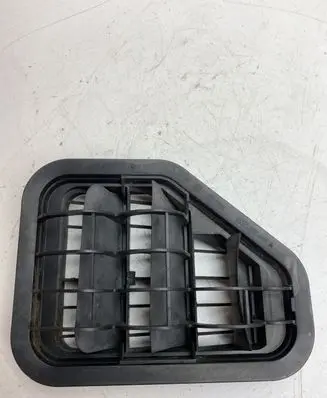 Volkswagen Tiguan Quarter panel pressure vent 5M0819465A