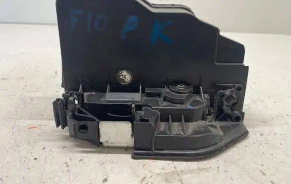 BMW 5 F10 F11 Front door lock 7202143 A053702