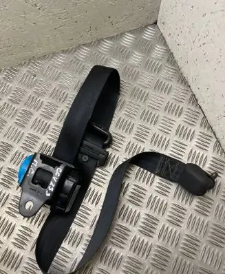 Middle seatbelt (rear)