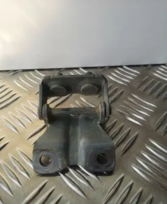 Subaru Outback Tailgate/trunk/boot hinge 17S
