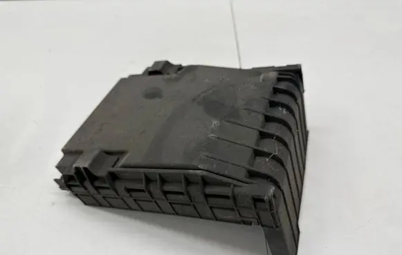 Volkswagen PASSAT B7 Fuse box cover 1K0937132F