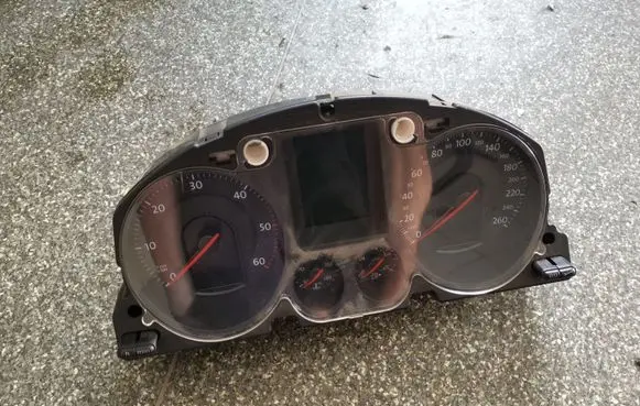 Volkswagen PASSAT B6 Speedometer (instrument cluster) 3C0920871