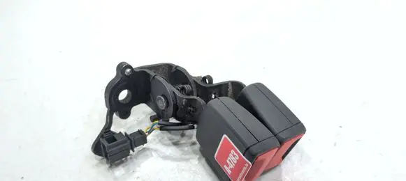 Volkswagen PASSAT B8 Middle seatbelt buckle (rear) 8V0857739A