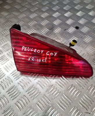 Peugeot 607 Tailgate rear/tail lights