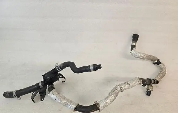 Engine coolant pipe/hose