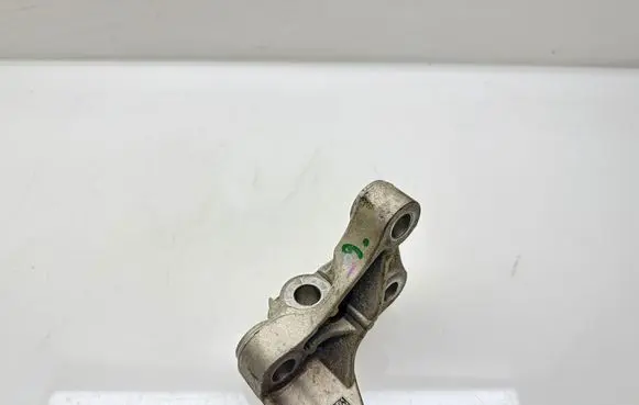 BMW iX Engine mounting bracket 9485642 18574711