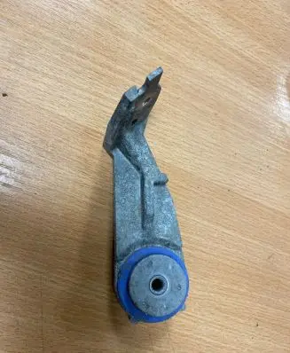 Peugeot Rifter Radiator mount bracket 9803778880
