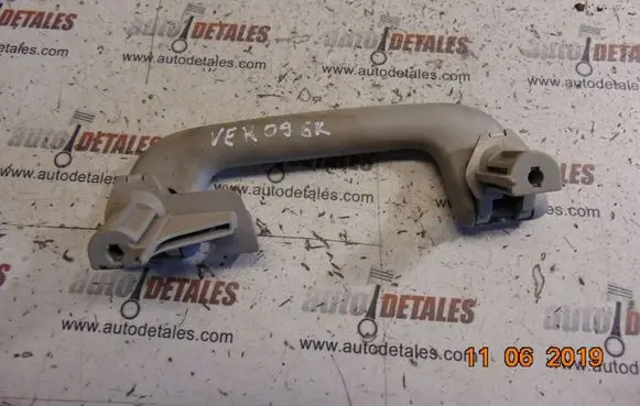 Toyota Corolla Verso AR10 Rear interior roof grab handle