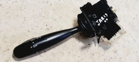 Toyota Yaris Indicator stalk 1736482