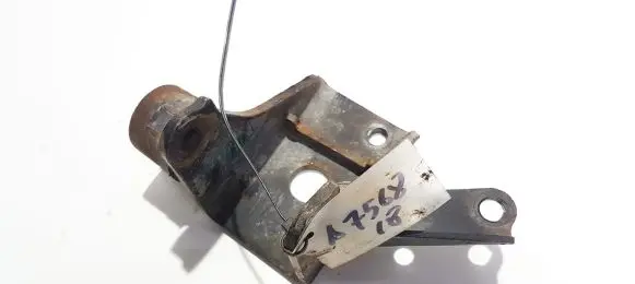 Toyota Avensis T250 Engine mounting bracket