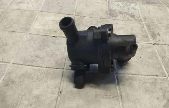 Thermostat/thermostat housing