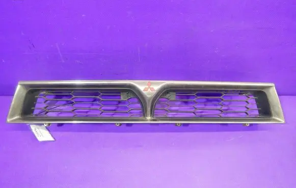 Mitsubishi Galant Front bumper upper radiator grill