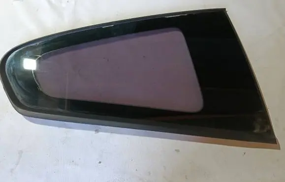 Infiniti G37 Side middle window/glass 83306JL00A