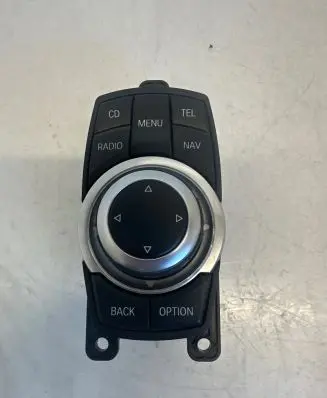 Head unit multimedia control