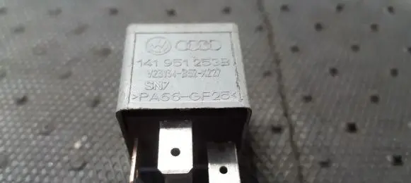 Audi TT Mk1 Other relay 141951253B V23134-B52-X227