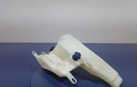Alfa Romeo GTV Windshield washer fluid reservoir/tank