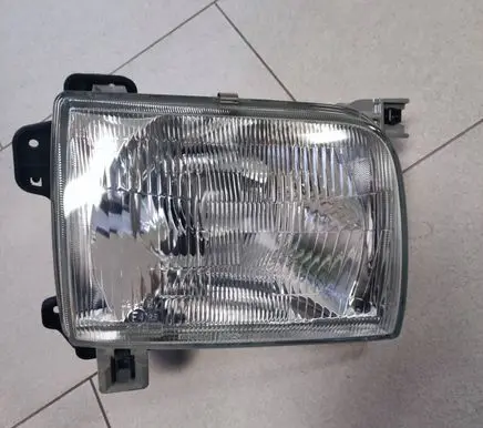 Nissan PickUp Headlight/headlamp 260103S225