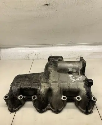 Volkswagen Golf IV Intake manifold 038129713