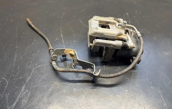 Peugeot 3008 II Rear brake caliper AD777015
