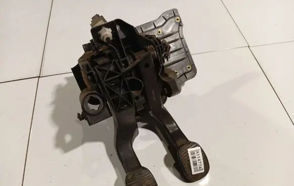 Alfa Romeo 147 Brake pedal 3809370012
