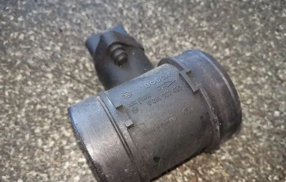 Porsche Cayenne (9PA) Mass air flow meter 0281002435