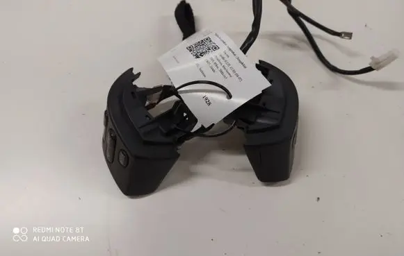 Steering wheel buttons/switches