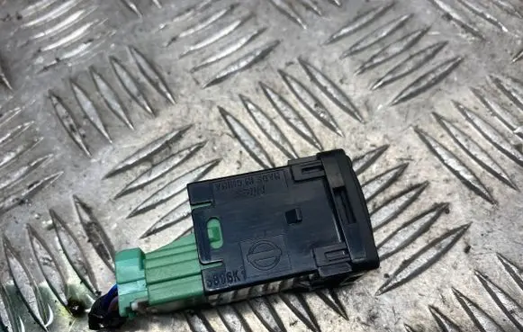 Nissan Navara D23 Parking (PDC) sensor switch VNH0NNGQVW