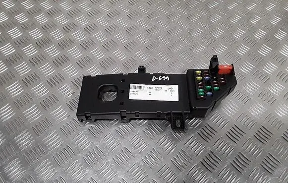 Opel Signum Fuse module 13181983 13199490