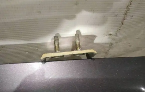 Tailgate/trunk/boot hinge