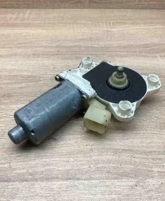 Mercedes-Benz E W211 Front door window regulator motor A2118202942 0130821970
