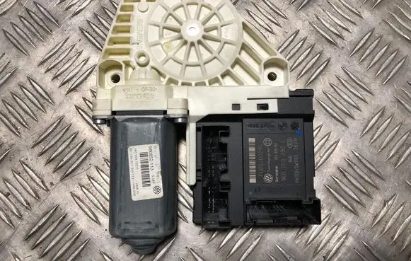 Volkswagen PASSAT B6 Front door window regulator motor 1K0959792L F005S00296 974629103